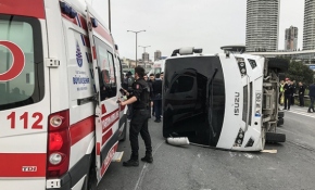 İstanbul'da Çevik Kuvvet aracı kaza yaptı