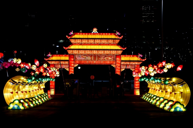 ABD’de “Çin” temalı ışık şovu renkli görüntüler oluşturdu