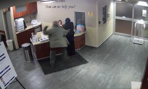 ABD’de başörtülü genç kıza yumruklu saldırı