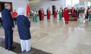 Cumhurbaşkanı Erdoğan'a otizmli öğrencilerden mehteranlı karşılama