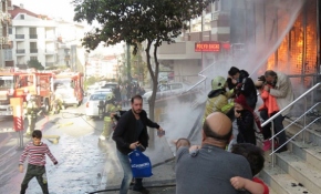 Maltepe'de 5 katlı binada yangın çıktı