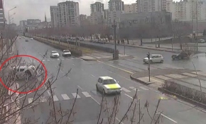 Otomobilin takla attığı an kameralara yansıdı