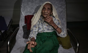 120 yaşındaki Arakanlı kadın Türkiye'nin desteğiyle hayata tutundu