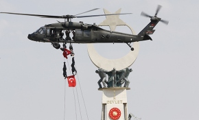 Özel Harekat polisleri Külliye'ye helikopterle indi