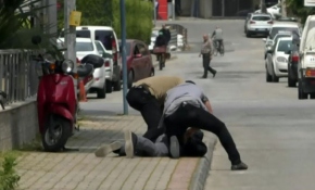 Pusu kuran polisin şüpheliyi yakalama anı, saniye saniye kaydedildi