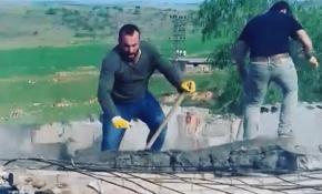 Kırmak için çıktıkları beton çatı çöktü, 2 arkadaş hastanelik oldu
