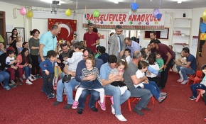 "Babalar yarışıyor, anneler alkışlıyor, çocuklar eğleniyor"