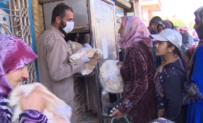 Cinderes’te sivil halka ücretsiz ekmek