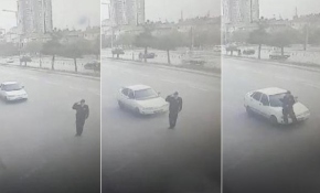 Selam vermek için yola çıkan polis memuruna araba çarptı