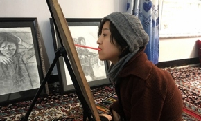 Muhammedi, Afgan kadınının çilesini ağzıyla çizdiği resimlerle anlatıyor