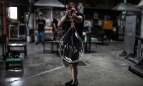 Bir nefesle cama hayat veriyor