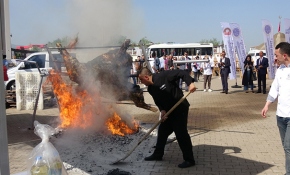 200 kiloluk dana pişirilirken alev alev yandı