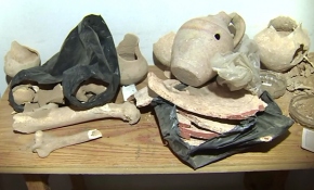 Teröristler Afrin'de tarihi eserleri yağmaladı