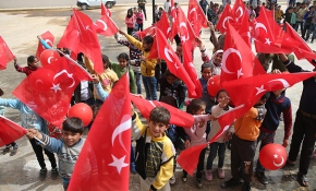 Afrinli çocuklar 23 Nisan'ı doyasıya eğlenerek kutluyor