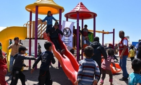 Kızılay'dan Suriyeli çocuklara 23 Nisan sürprizi