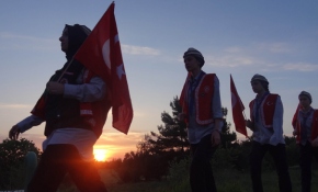 Çanakkale'de 10 bin Türk dedelerinin izinde yürüdü