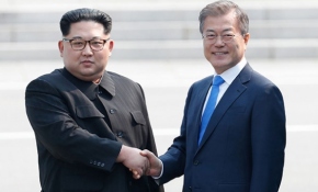 Kuzey ve Güney Kore liderleri ateşkes köyünde buluştu