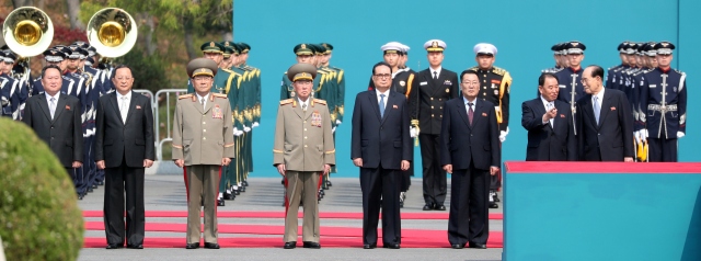 Tarihi Kore zirvesinden ilginç anlar