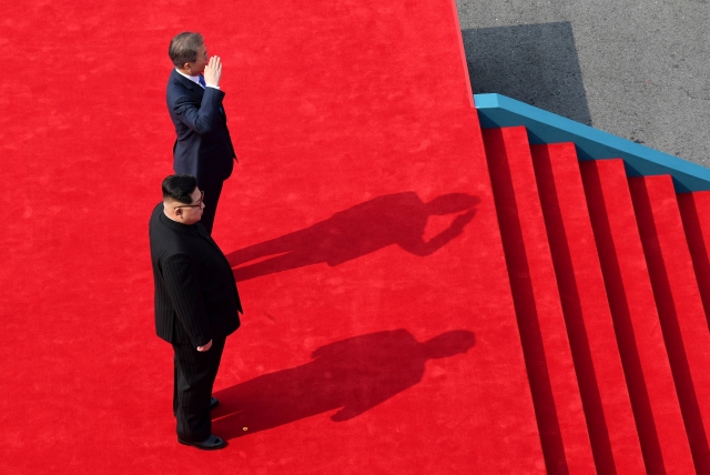 Tarihi Kore zirvesinden ilginç anlar