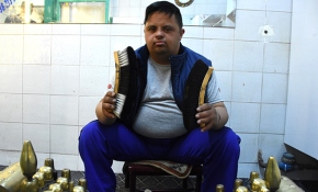 Down sendromlu Ramazan, ayakkabı boyacılığı yapıyor