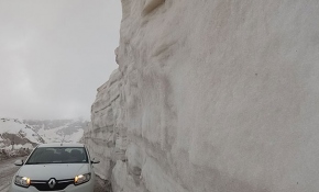 Van Karabet Geçidi'nde kar etkili oluyor