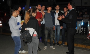 Gençlerden ‘pes’ dedirten tavır: Atlamayacaksa gidelim yatalım