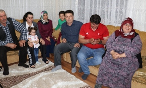 Rıza Kayaalp'in baba evinde şampiyonluk sevinci