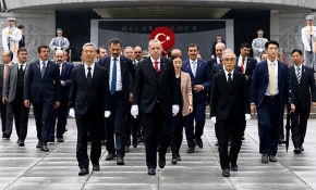 Cumhurbaşkanı Erdoğan, başkent Seul'de Ulusal Mezarlığı ziyaret etti