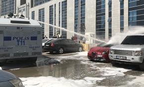 Yanan otomobili TOMA söndürdü