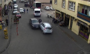 MOBESE kameralarından sürücülere uyarı niteliğinde trafik kazası görüntüleri