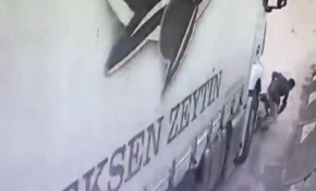 Kamyonun altında kalmaktan son anda kurtuldu