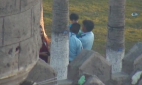 Kaybolan çocuk polisin yardımıyla ailesine kavuştu