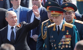 Rusya'dan Kızıl Meydan'da gövde gösterisi