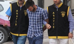 Cep telefonu hırsızını, büyük numaralı ayakkabısı ele verdi