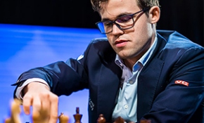 Dünya satranç şampiyonu, 15 rakibini aynı anda yendi