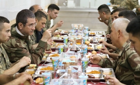 Canikli'den sınırın "sıfır noktası"nda Mehmetçikle iftar