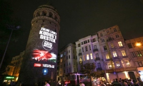 "Kudüs" mitinginin afişi Galata Kulesi'ne yansıtıldı