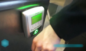 İsveç'te deri altına enjekte edilen "çip kimlik" dönemi başladı