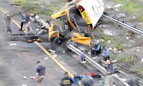 ABD'de okul otobüsü ikiye ayrıldı: 2 ölü, 43 yaralı