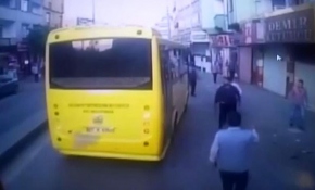 Halk otobüsüne saldırı anı kamerada