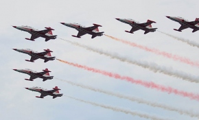 SOLOTÜRK ve Türk Yıldızları'ndan Samsun'da nefes kesen gösteri