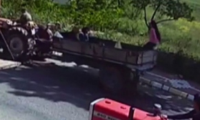 Annesinin sözünü dinlemedi, traktörden düştü