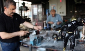 Zonguldak'ta babadan kalma atölyede 72 yıldır madenci heykelleri yapılıyor