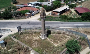 İzmir'in "yalnız minaresi" camisine kavuşuyor