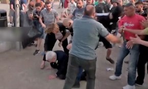 Yunanistan’da ırkçılar Selanik Belediye Başkanı’na saldırdı