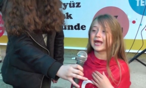 İstiklal Marşı'nı okurken hem ağladı hem ağlattı