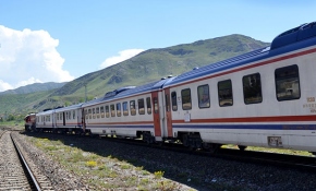 Gezginlerin yeni gözdesi: Van Gölü Ekspresi