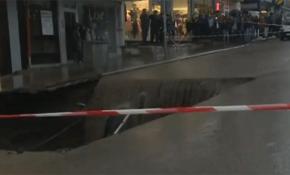 Erzurum'da sağanak sonrası yol çöktü