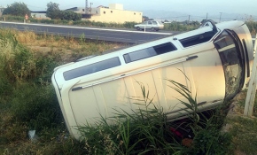 Tarım işçilerini taşıyan minibüs devrildi: 12 yaralı