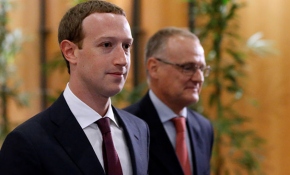 Facebook'un kurucusu Zuckerberg özür diledi